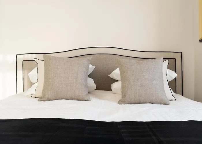 Jerusalem Vacation Rentals near Palácio de Cristal