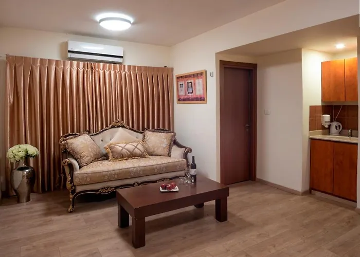 Hotels in Bene Beraq