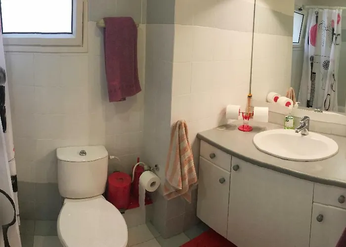 Comfortable Quiet Room With A Private Bathroom In Shared Apartment Tel Aviv
